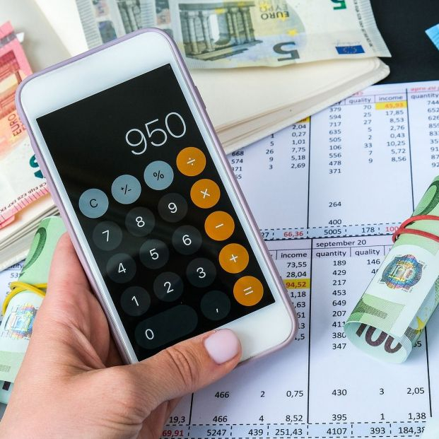 bigstock computo calculo euros billetes bigstock computo calculo euros billetes