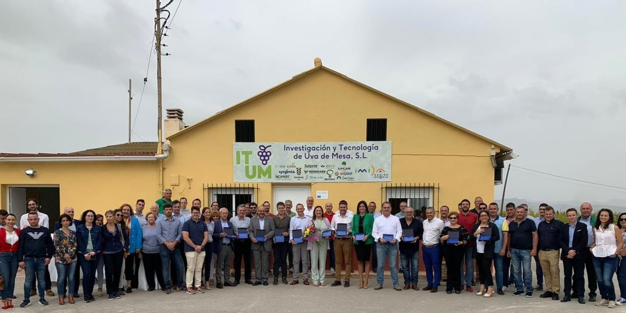 El consejero Antonio Luengo con los asistentes al acto conmemorativo del 20 aniversario de ITUMFoto: Europa Press 