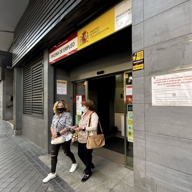 EuropaPress mujeres salen oficina empleo EuropaPress mujeres salen oficina empleo