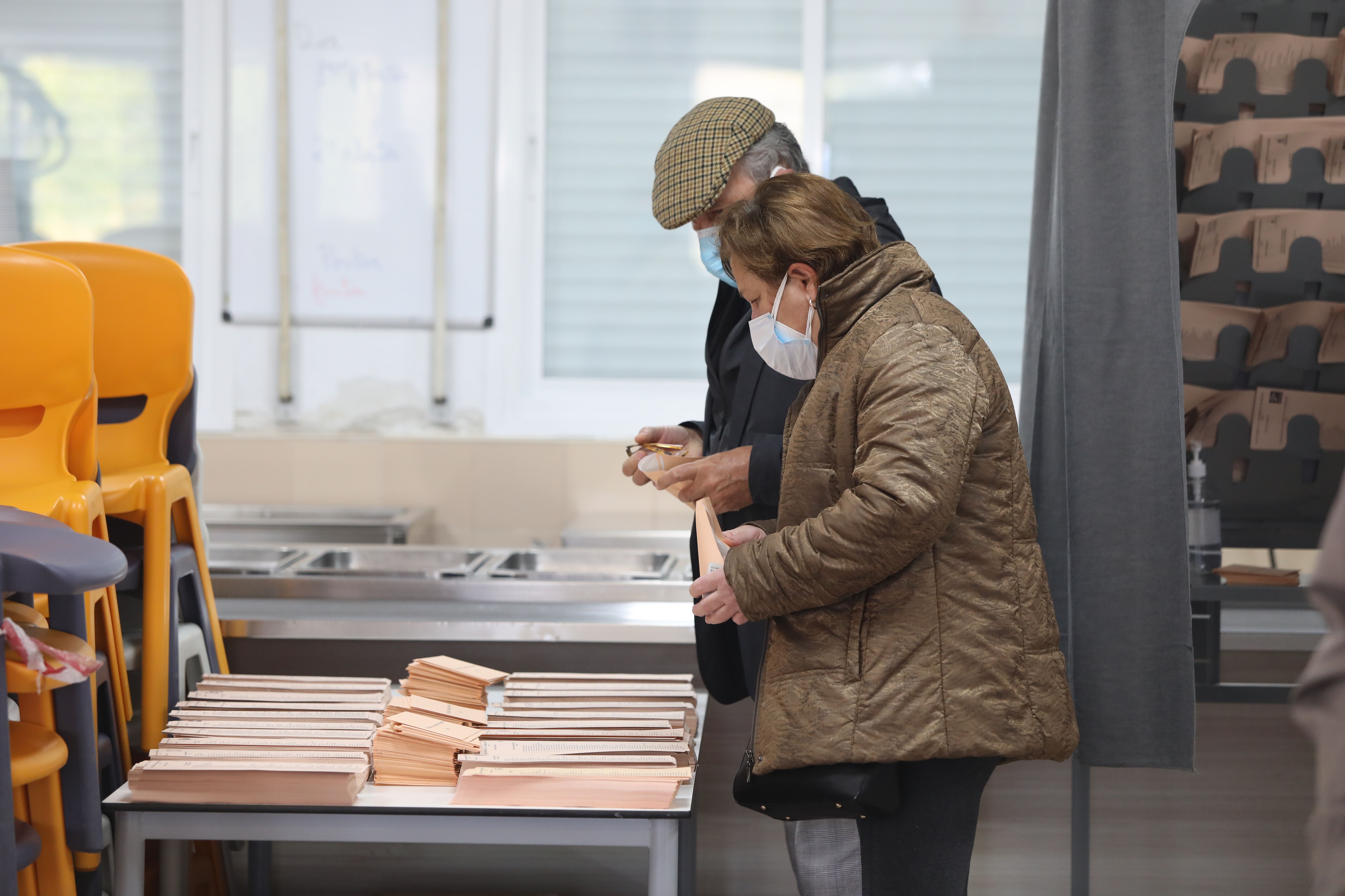 El CIS da al PSOE una ventaja sobre el PP de tres puntos en generales y seis en municipales 