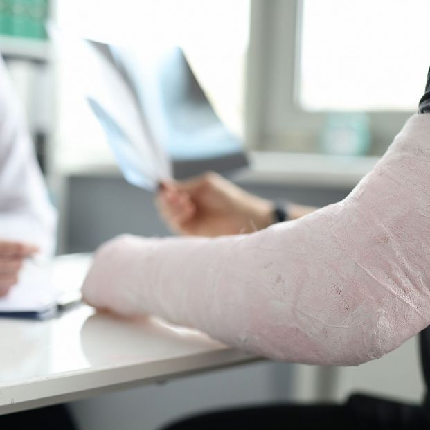 bigstock Close up Of Man With Broken Ar 453635251 (1) bigstock Close up Of Man With Broken Ar 453635251 (1)