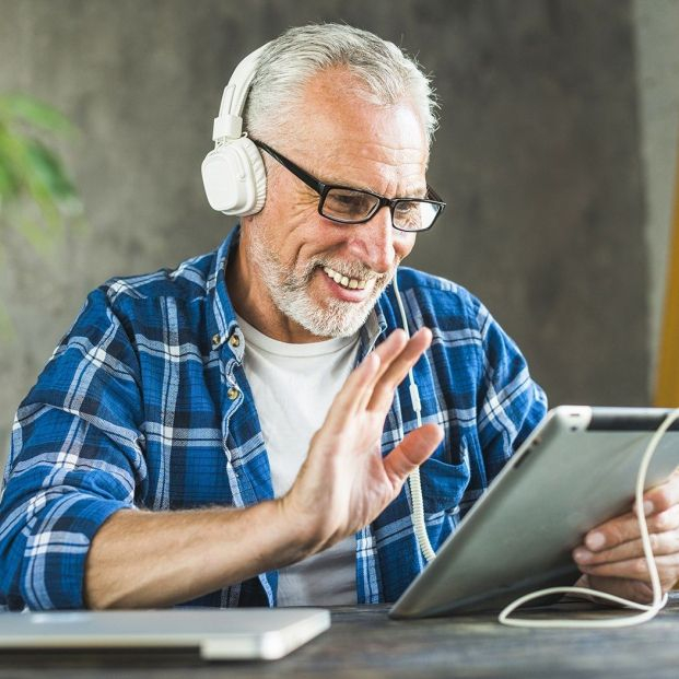 El Gobierno distribuirá casi 30 millones de euros para la formación digital de mayores de 55 años. Foto: Europa Press El Gobierno distribuirá casi 30 millones de euros para la formación digital de mayores de 55 años. Foto: Europa Press