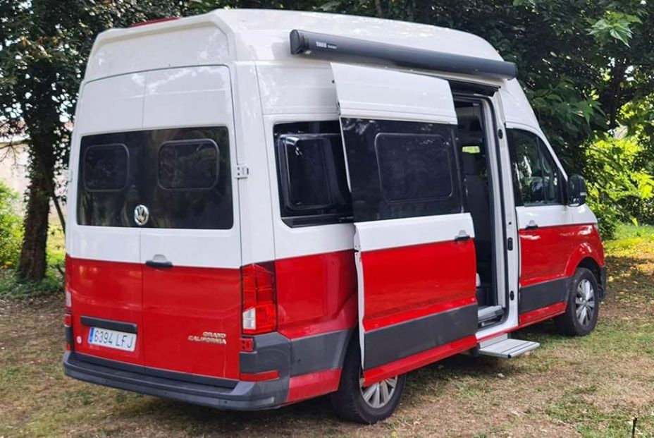 Volkswagen Grand California trasera