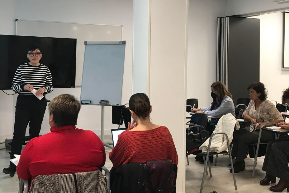 Pilar Ramos presentando el informe