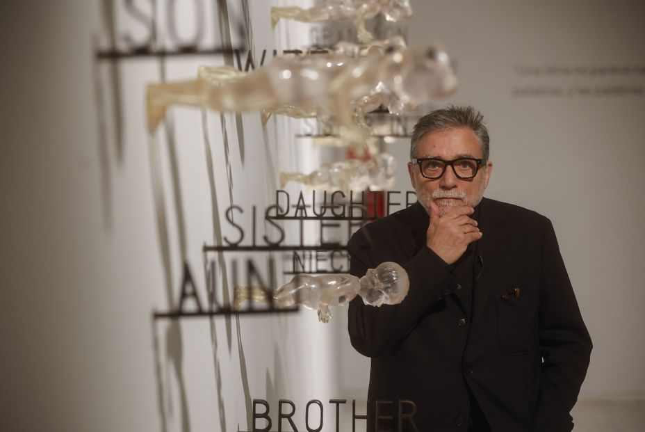 EuropaPress 4832262 artista jaume plensa posa junto obra presentacion exposicion poesia EuropaPress 4832262 artista jaume plensa posa junto obra presentacion exposicion poesia