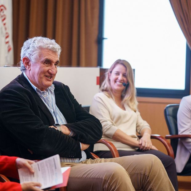 Santiago Sesé: “Hay que tender puentes entre generaciones, tenemos en común más de lo que pensamos” Santiago Sesé: “Hay que tender puentes entre generaciones, tenemos en común más de lo que pensamos”