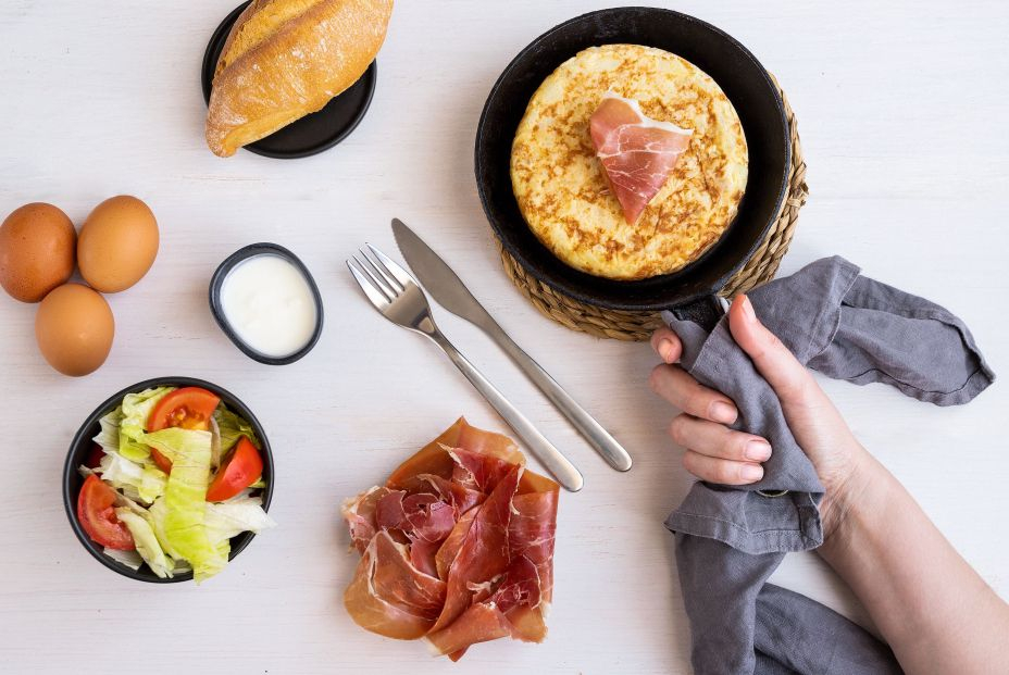 bigstock Women Hand Holding Frying Pan460355573