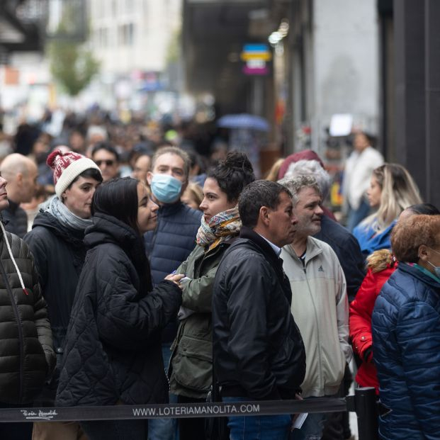 EuropaPress 4811773 varias personas inmediaciones administracion loterias dona manolita 14 EuropaPress 4811773 varias personas inmediaciones administracion loterias dona manolita 14