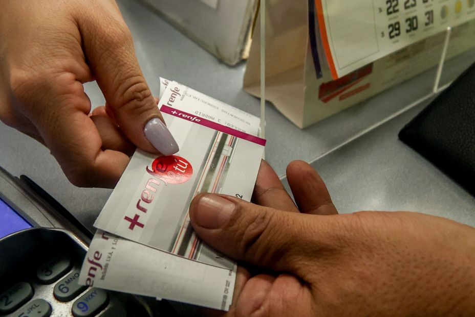 Renfe cambia los abonos gratuitos de Media Distancia: nuevas normas para evitar la picaresca Renfe cambia los abonos gratuitos de Media Distancia: nuevas normas para evitar la picaresca