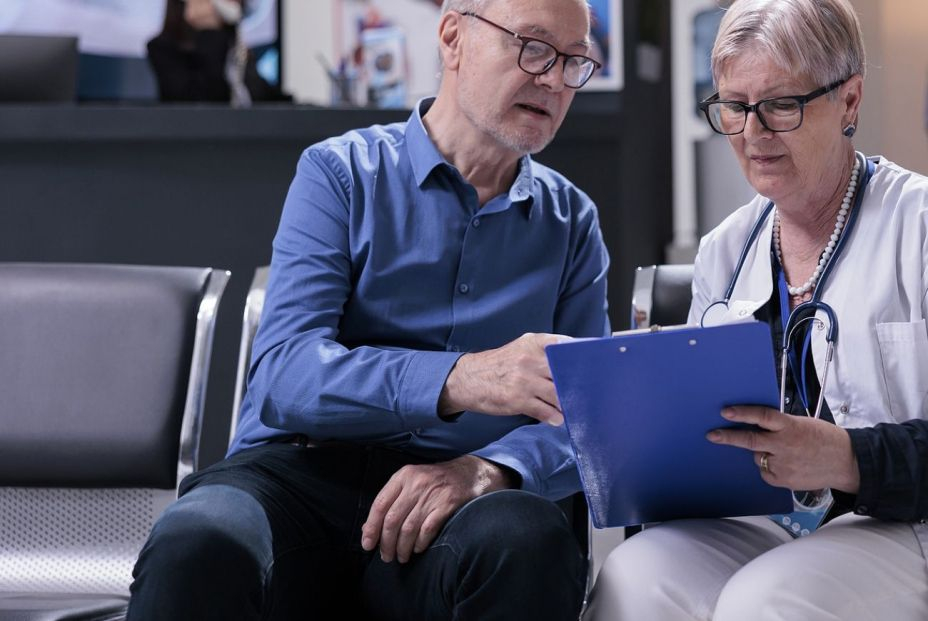 bigstock doctora mayor paciente mayor bigstock doctora mayor paciente mayor