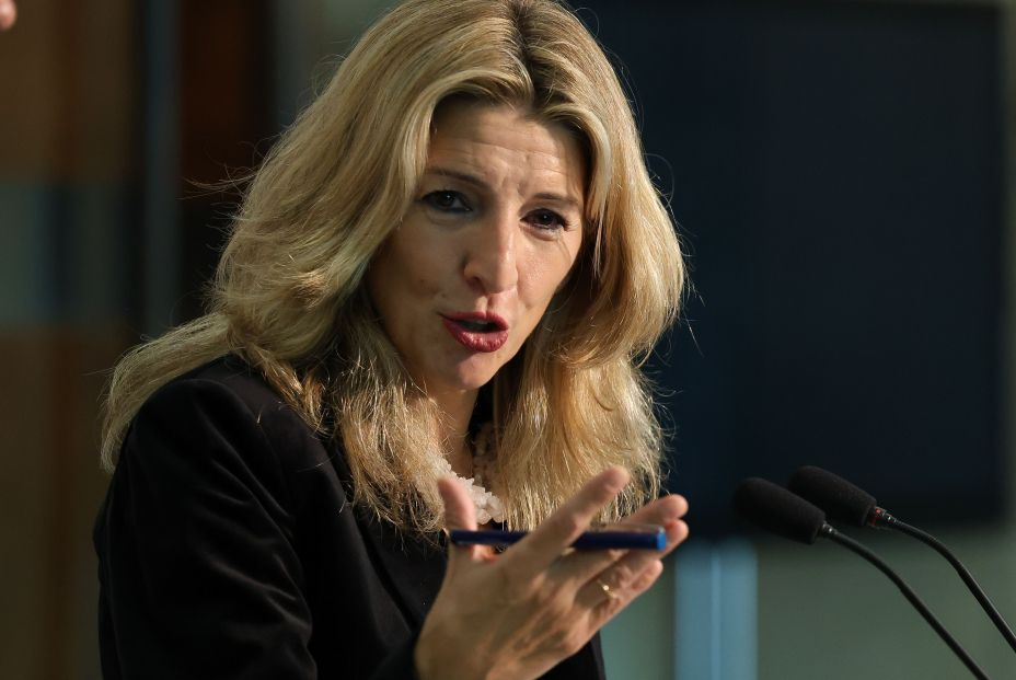 Yolanda Díaz responde dos años después a las peticiones de la Ayuda a Domicilio Yolanda Díaz responde dos años después a las peticiones de la Ayuda a Domicilio