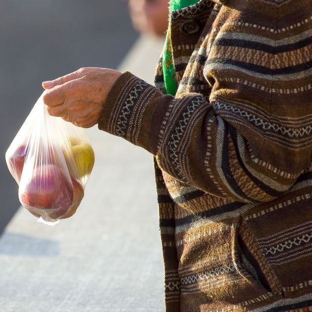 bigstock inflacion mujer mayor fruta bigstock inflacion mujer mayor fruta