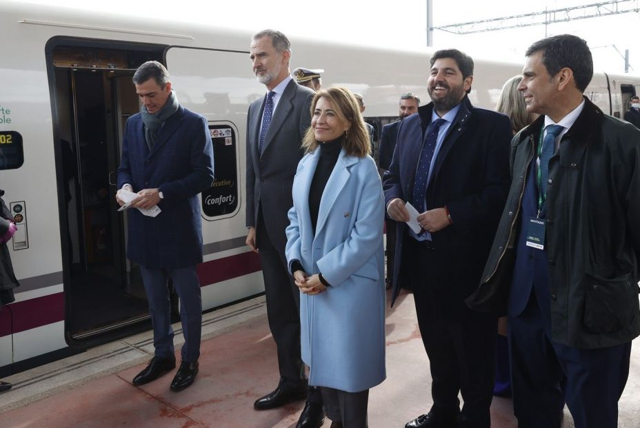 El Rey y Sánchez inauguran el AVE Madrid-Murcia El Rey y Sánchez inauguran el AVE Madrid-Murcia