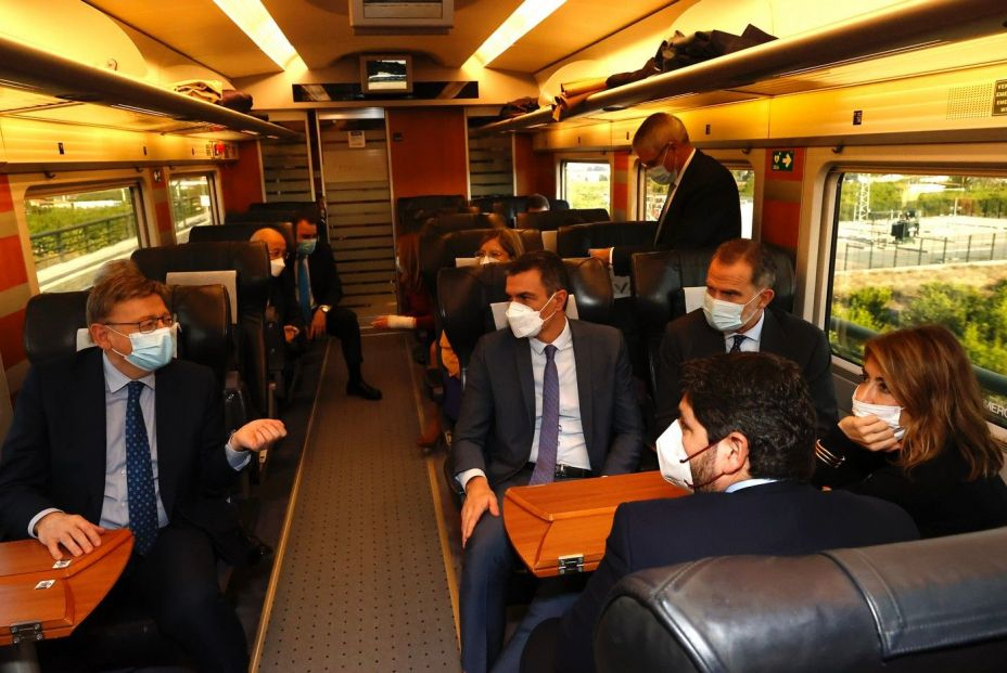 El Rey y Sánchez inauguran el AVE Madrid-Murcia El Rey y Sánchez inauguran el AVE Madrid-Murcia