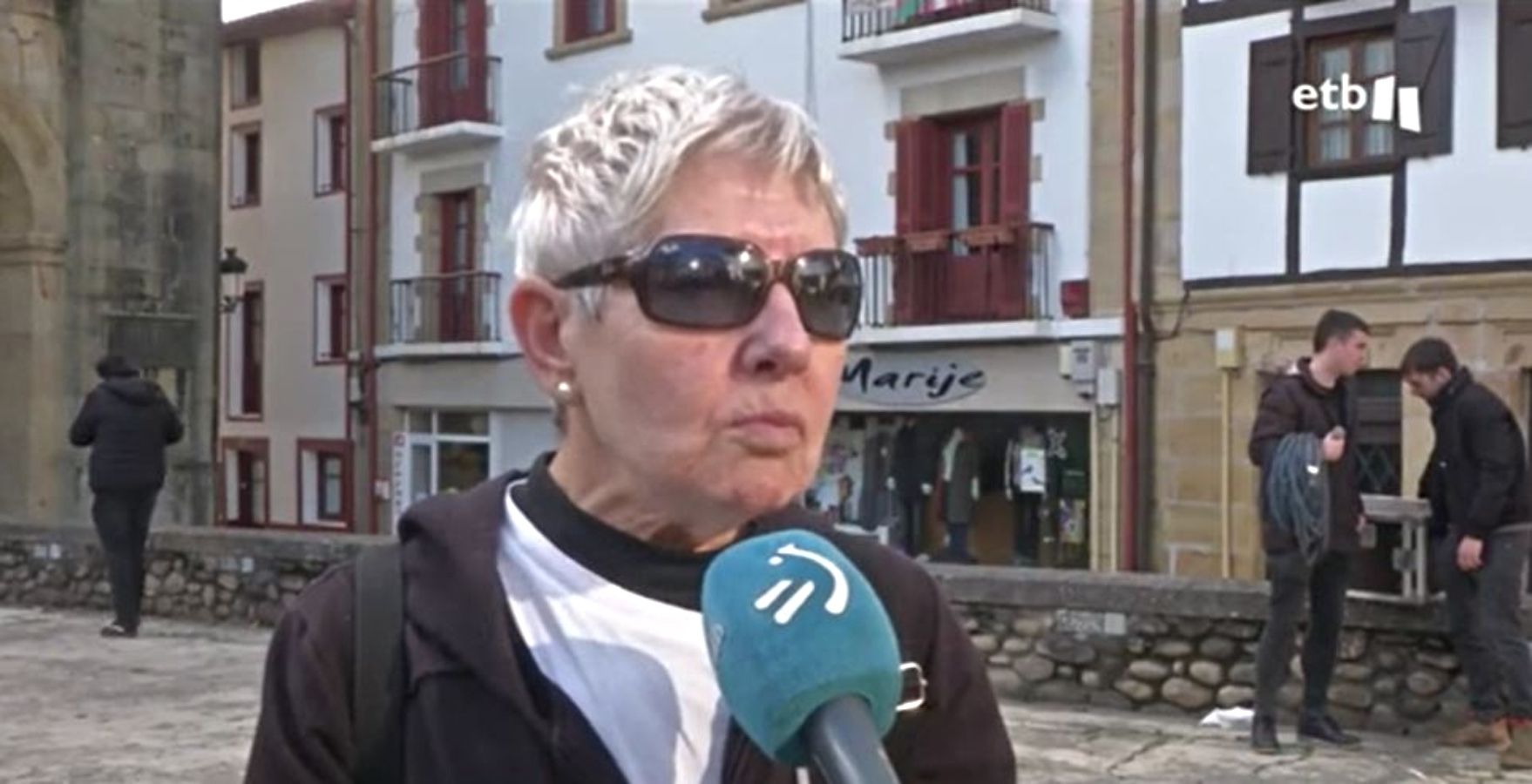 Compra la casa de su vecina octogenaria para evitar su desahucio. Foto: eitb.eus