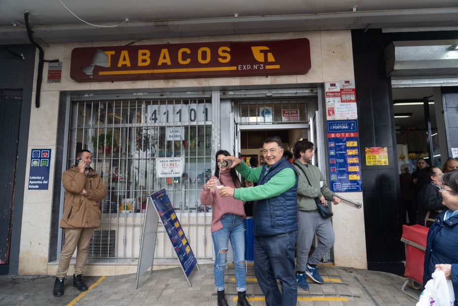 EuropaPress 4885282 emilio propietario administracion castilleja cuesta celebra vendido gordo