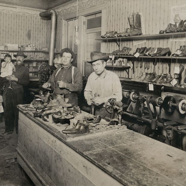 California.Gabriel Campos. El zapatero en Mountain View California.Gabriel Campos. El zapatero en Mountain View