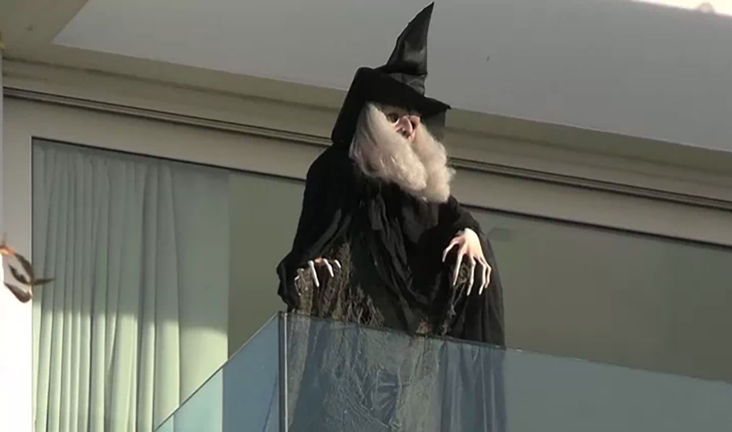 Escándalo Shakira: una bruja en el balcón y Bizarrap a todo volumen