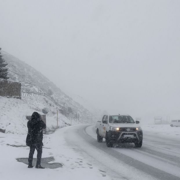 Carreteras cortadas, fuerte oleaje y nieve en cotas bajas: Gérard y Fien azotan España Carreteras cortadas, fuerte oleaje y nieve en cotas bajas: Gérard y Fien azotan España