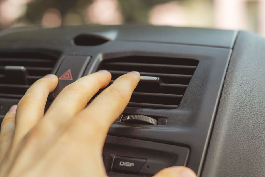 Qué hacer y qué no para desempañar correctamente los cristales del coche. Foto: Bigstock