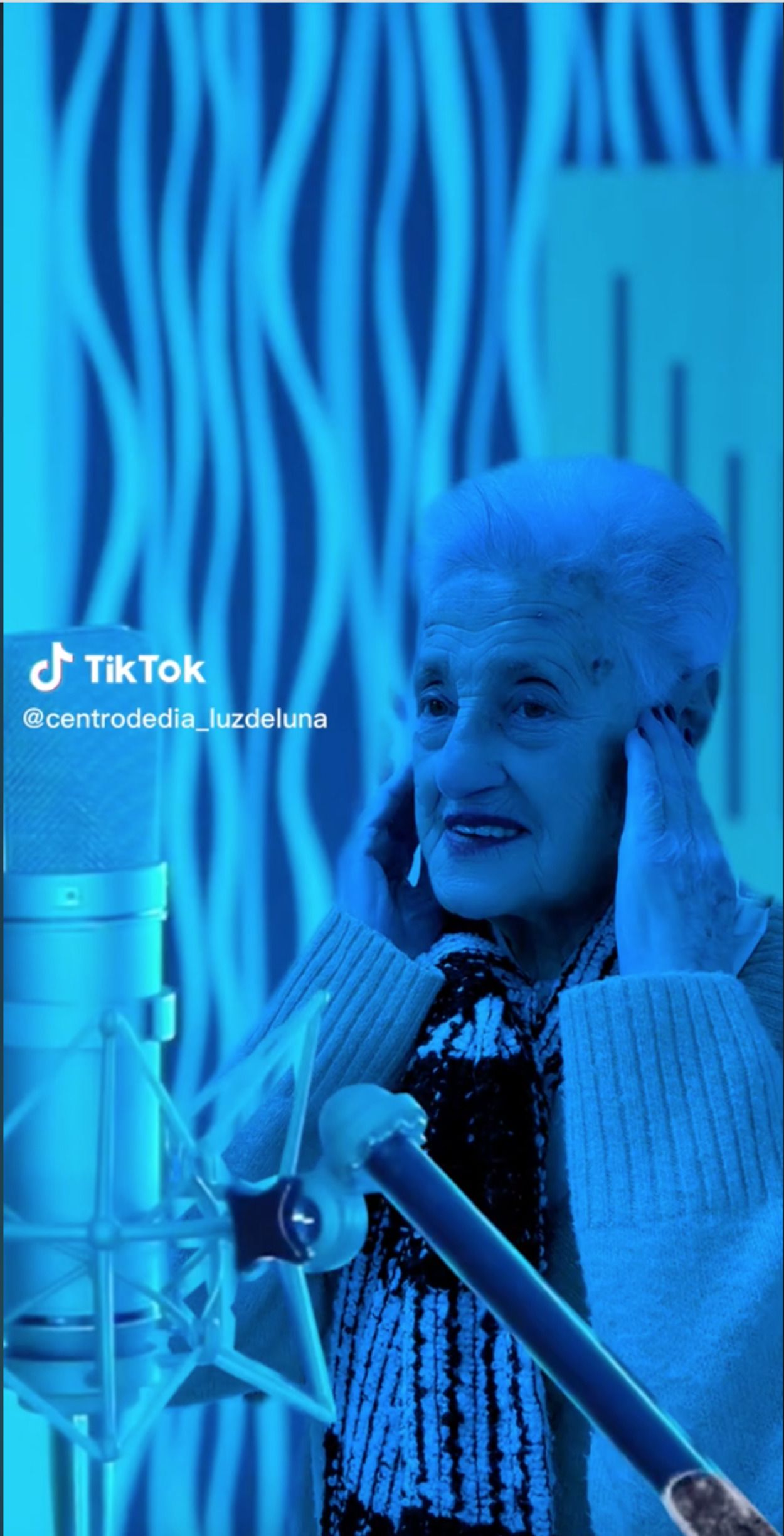 VÍDEO: Los mayores de un centro de día arrasan con su parodia de la canción de Shakira