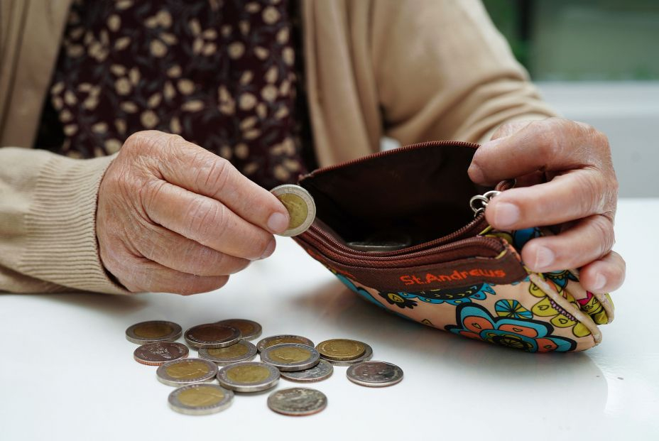 La pensión de viudedad y la de autónomos, casi 200€ por debajo del SMI, pese a la subida del 8,5% La pensión de viudedad y la de autónomos, casi 200€ por debajo del SMI, pese a la subida del 8,5%