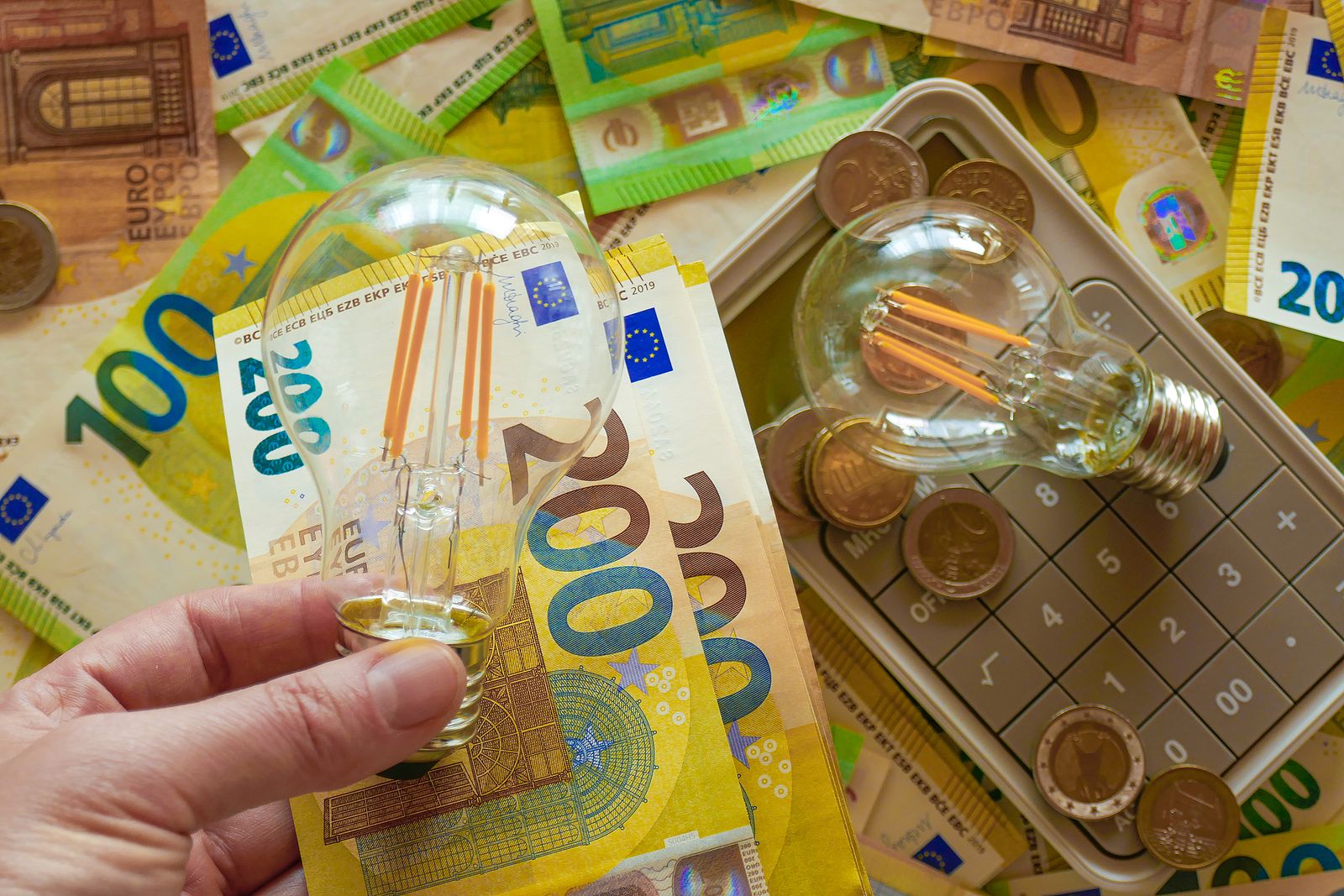 Cambios en la factura de la luz: el nuevo tope del gas sube 5 euros cada mes