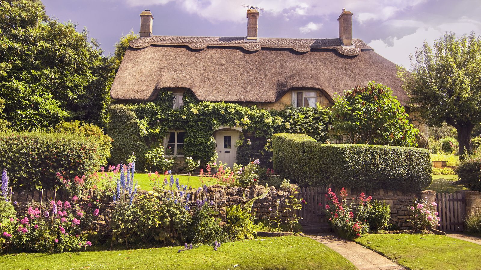 Viaje a encantadores pueblecitos de época en la campiña inglesa