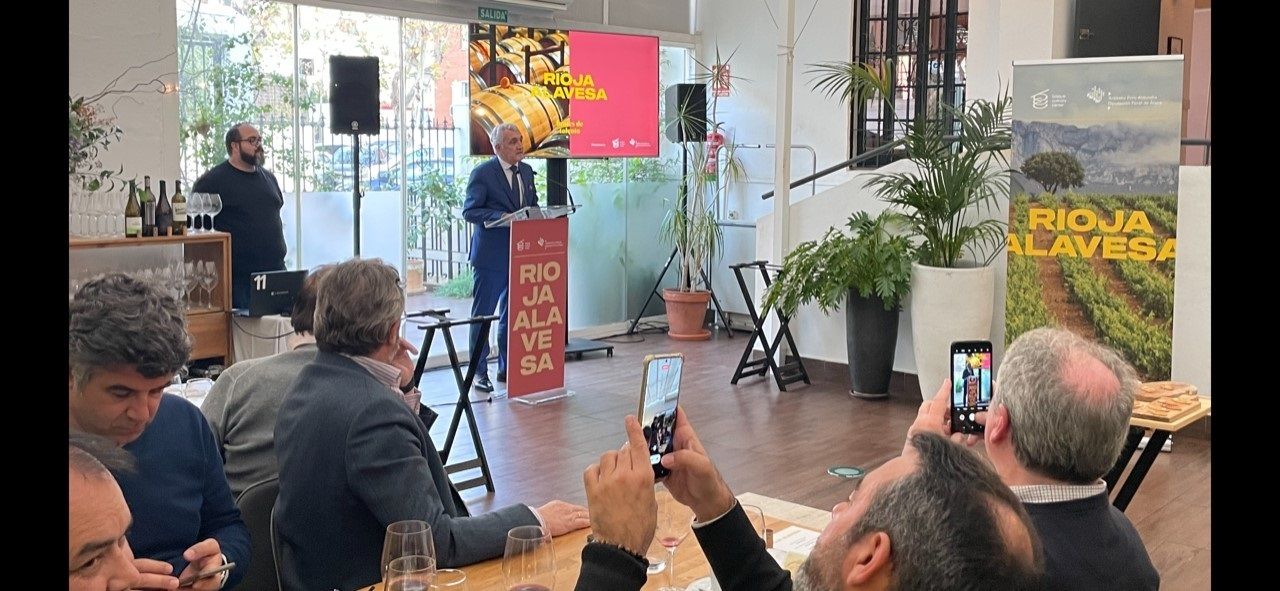 EuropaPress 4972976 expedicion vinos rioja alavesa sevilla