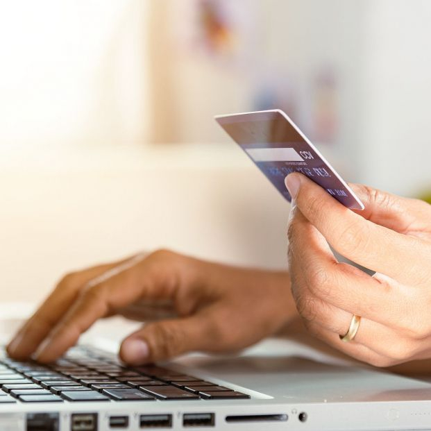 Cheque de 200 euros para las familias vulnerables requisitos, plazos y solicitud. Foto: Bigstock Cheque de 200 euros para las familias vulnerables requisitos, plazos y solicitud. Foto: Bigstock