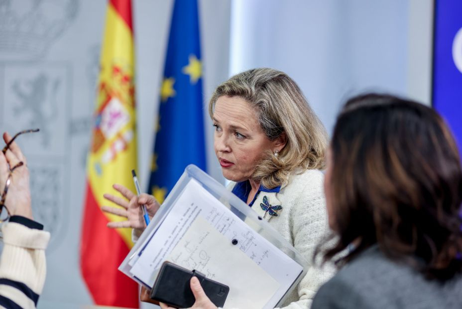 Nadia Calviño advierte a la banca: "Tienen que cuidar a las personas mayores" Nadia Calviño advierte a la banca: "Tienen que cuidar a las personas mayores"