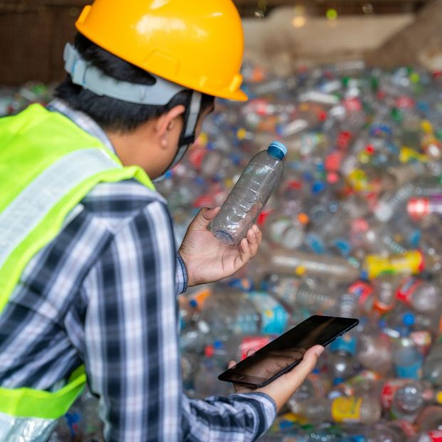 Dónde reciclar los objetos que más dudas generan: tarjetas, gafas, cápsulas de café... Foto: Bigstock Dónde reciclar los objetos que más dudas generan: tarjetas, gafas, cápsulas de café... Foto: Bigstock