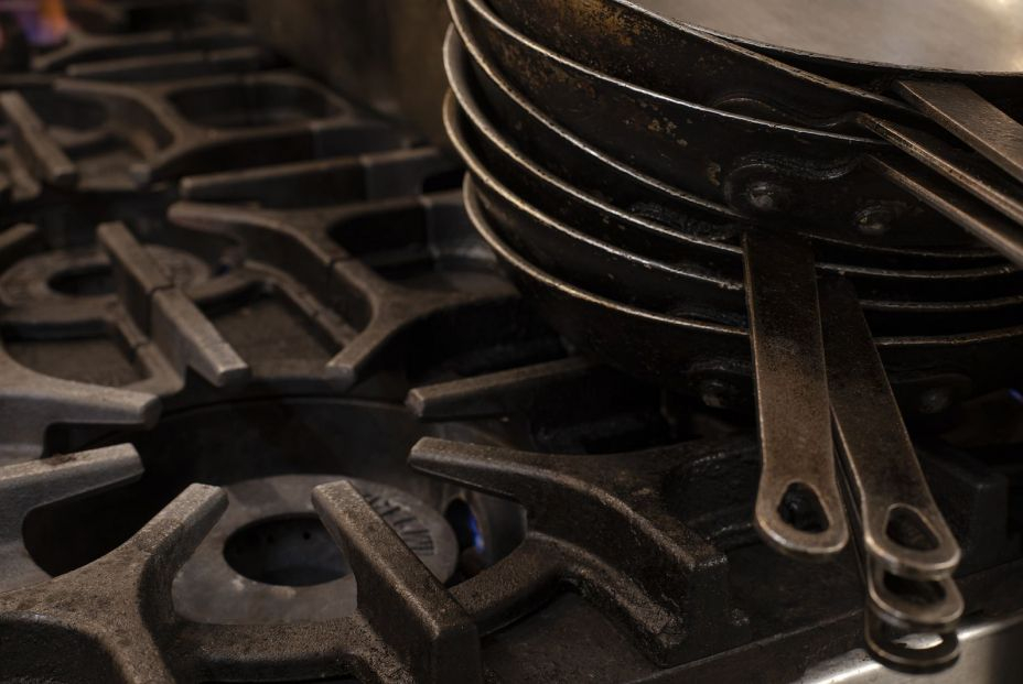 Cuál es el mejor material para cocinar a la plancha Cuál es el mejor material para cocinar a la plancha