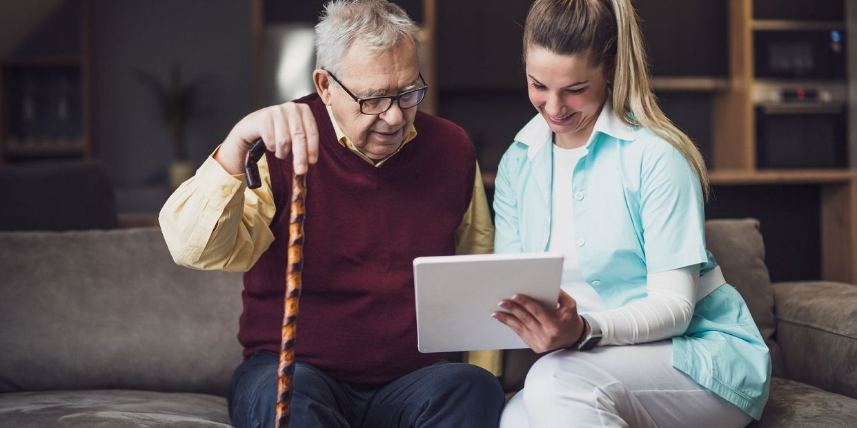 DomusVi transforma la profesionalización de los servicios domiciliarios DomusVi transforma la profesionalización de los servicios domiciliarios