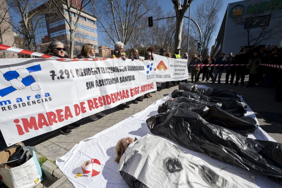 Piden ante la Asamblea de Madrid investigar las muertes en residencias durante el Covid Piden ante la Asamblea de Madrid investigar las muertes en residencias durante el Covid
