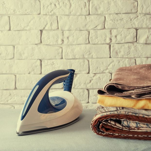 Trucos para planchar la ropa si no tenemos una plancha a mano. Foto: Bigstock Trucos para planchar la ropa si no tenemos una plancha a mano. Foto: Bigstock