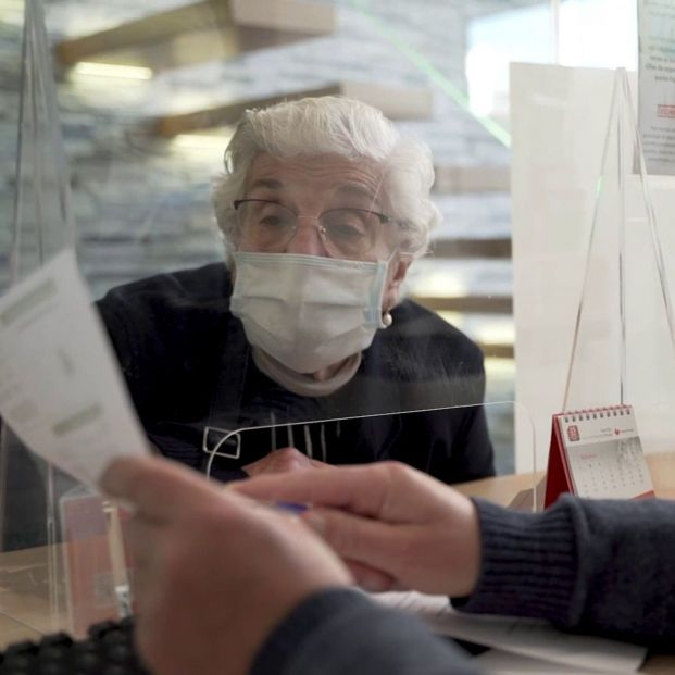 El Defensor del cliente financiero resolverá reclamaciones si la banca atiende mal a los mayores