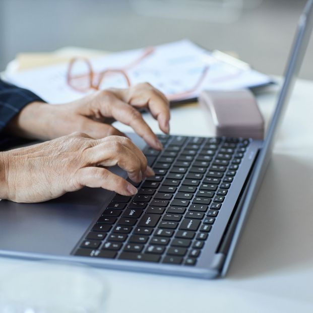 bigstock senior trabajando bigstock senior trabajando