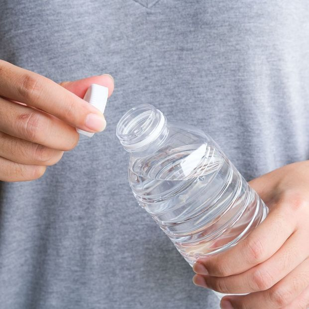 Agua del grifo o agua embotellada: ¿cuál es la mejor opción? Foto: Bigstock Agua del grifo o agua embotellada: ¿cuál es la mejor opción? Foto: Bigstock