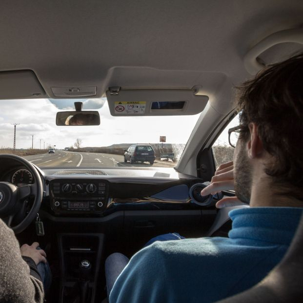 Estas son las multas más comunes que nos pueden poner como pasajeros de un coche. Foto: Bigstock Estas son las multas más comunes que nos pueden poner como pasajeros de un coche. Foto: Bigstock