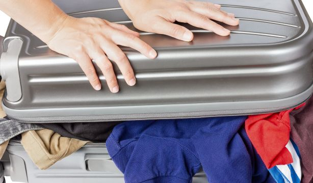 El truco para ahorrar espacio en la maleta y meter mucha más ropa de la que imaginas