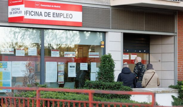 El paro cae en 48.755 personas y la afiliación logra su mejor marzo, con 206.410 nuevos cotizantes