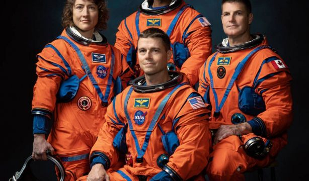 Una mujer y un hombre negro viajarán a la Luna por primera vez en la historia