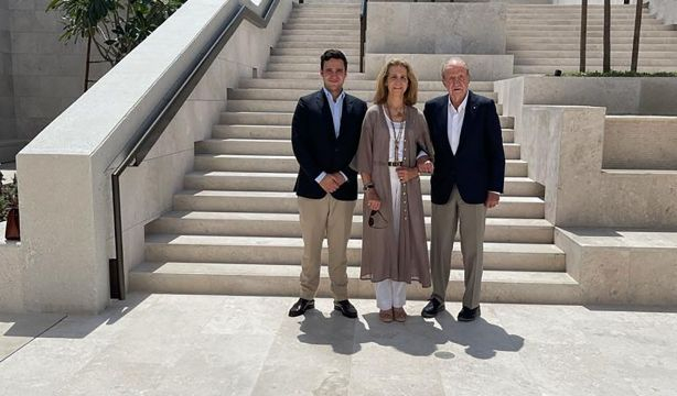 EXCLUSIVA: El Rey Juan Carlos, la Infanta Elena y Froilán, juntos en Abu Dabi
