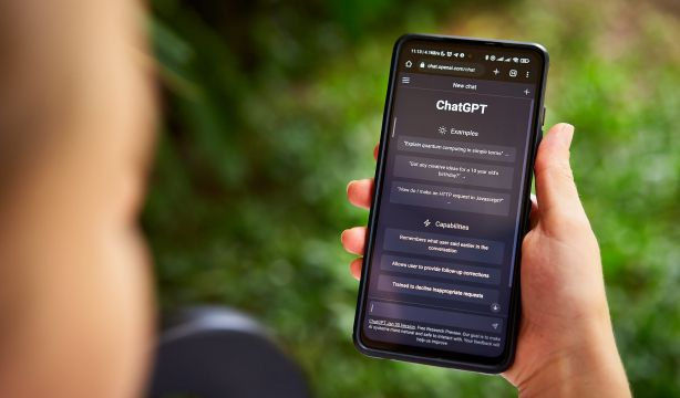 Advierten sobre los riesgos de preguntar a ChatGPT sobre cáncer