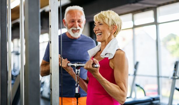 El ejercicio puede reducir los efectos negativos de no dormir suficiente o demasiado. Foto: Bigstock