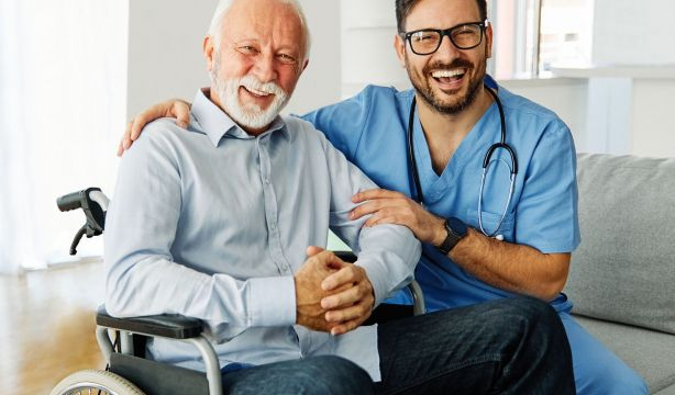 DKV te permite contratar un seguro de salud hasta los 75 años