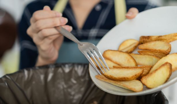 Al 99% de los españoles les molesta desperdiciar comida: sigue estos consejos para evitarlo. Foto: Bigstock