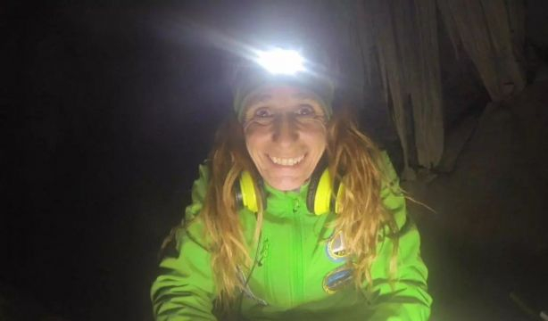 VÍDEO: Así ha sido la salida de Beatriz Flamini de la cueva en la que ha estado encerrada 500 días