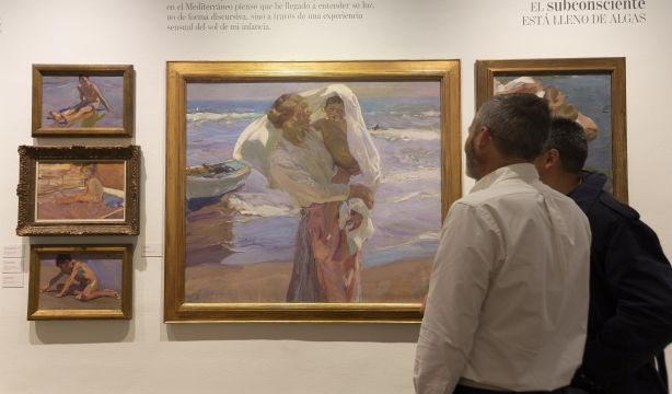 El escritor Manuel Vicent acerca la literatura a la pintura: "Poesía es bañarse en sus cuadros"
